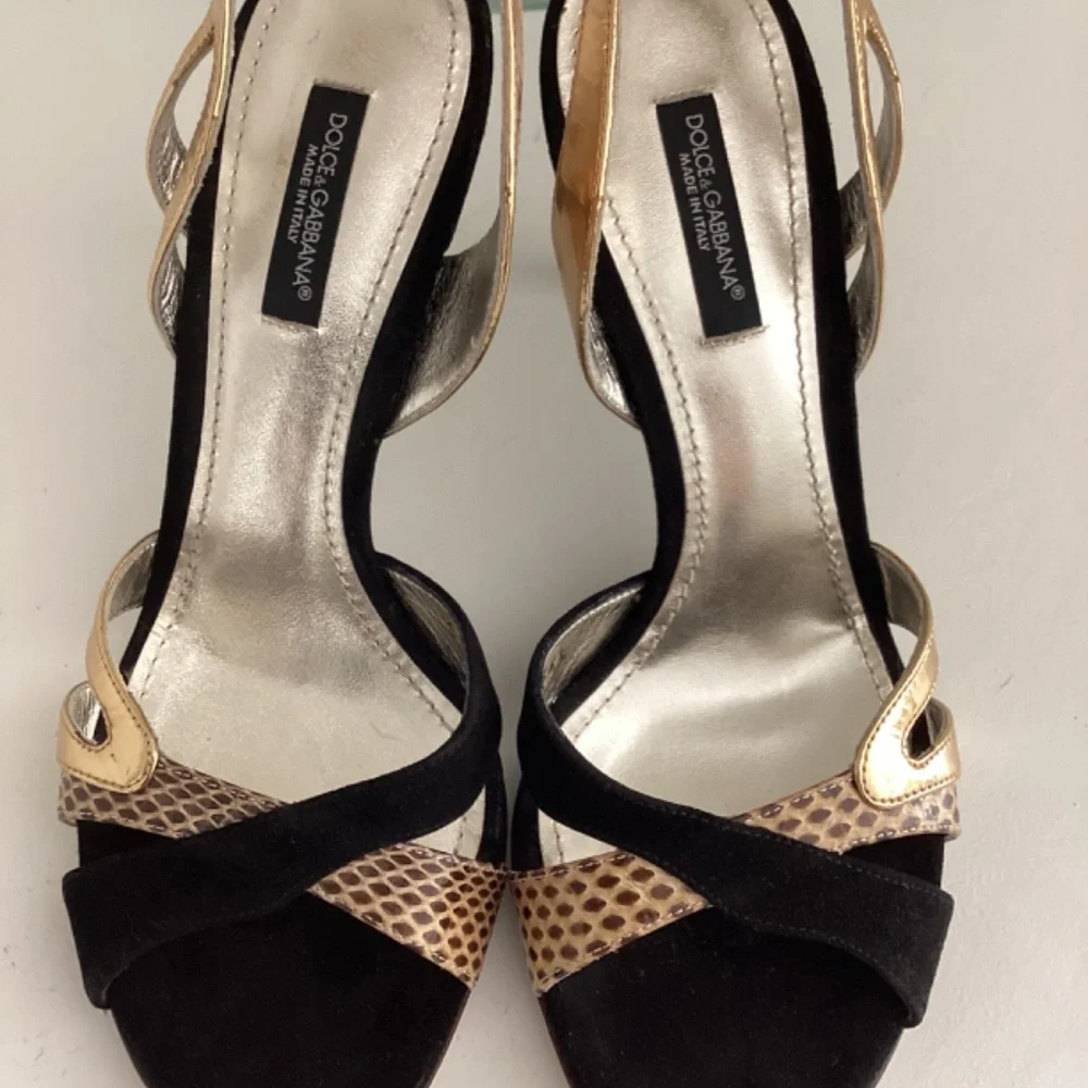 REDUCED DOLCE AND GABBANA BLACK AND GOLD SUEDE & LEATHER HEELS SANDALS 36.5 US 6